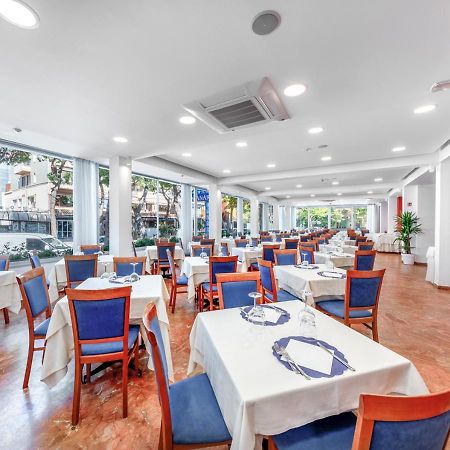 Hotel Zanarini In Centro A Riccione Kültér fotó