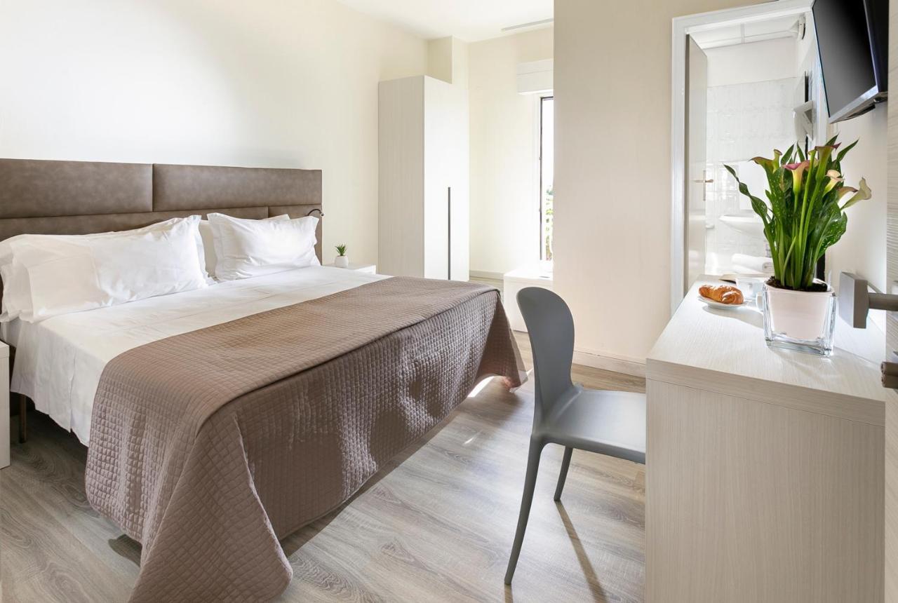 Hotel Zanarini In Centro A Riccione Kültér fotó