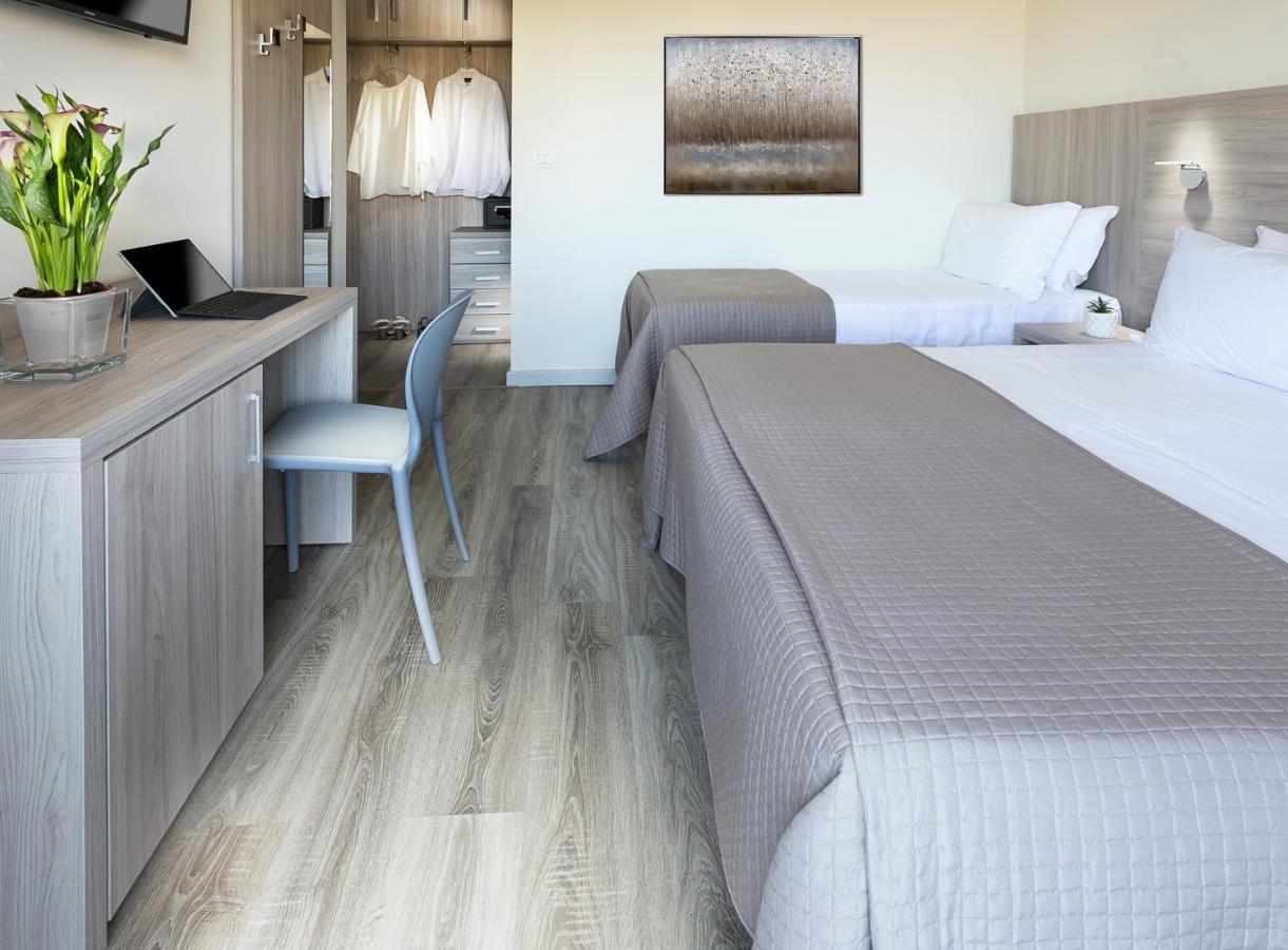 Hotel Zanarini In Centro A Riccione Kültér fotó