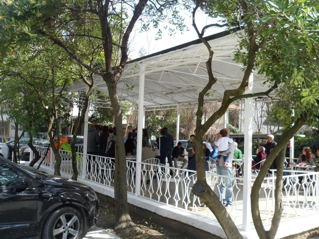 Hotel Zanarini In Centro A Riccione Kültér fotó