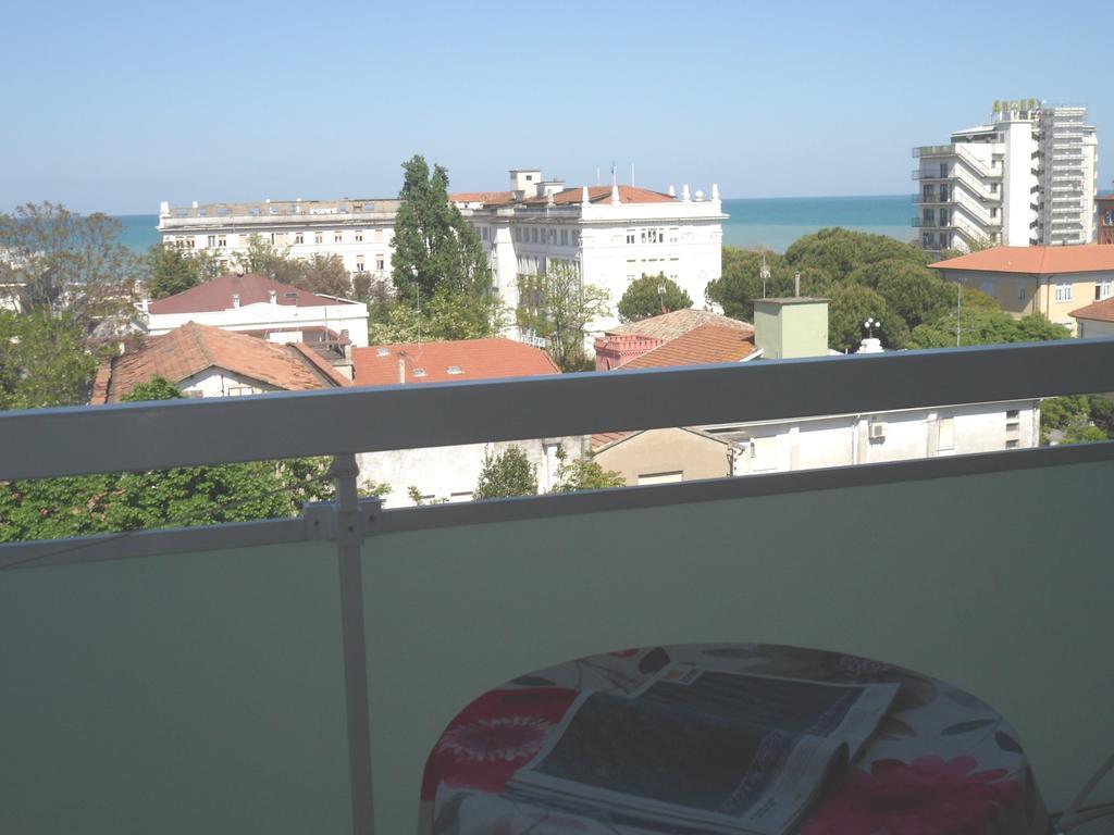 Hotel Zanarini In Centro A Riccione Kültér fotó