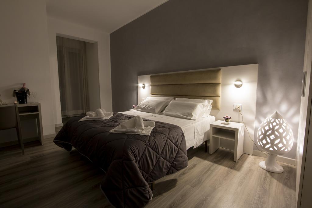 Hotel Zanarini In Centro A Riccione Kültér fotó