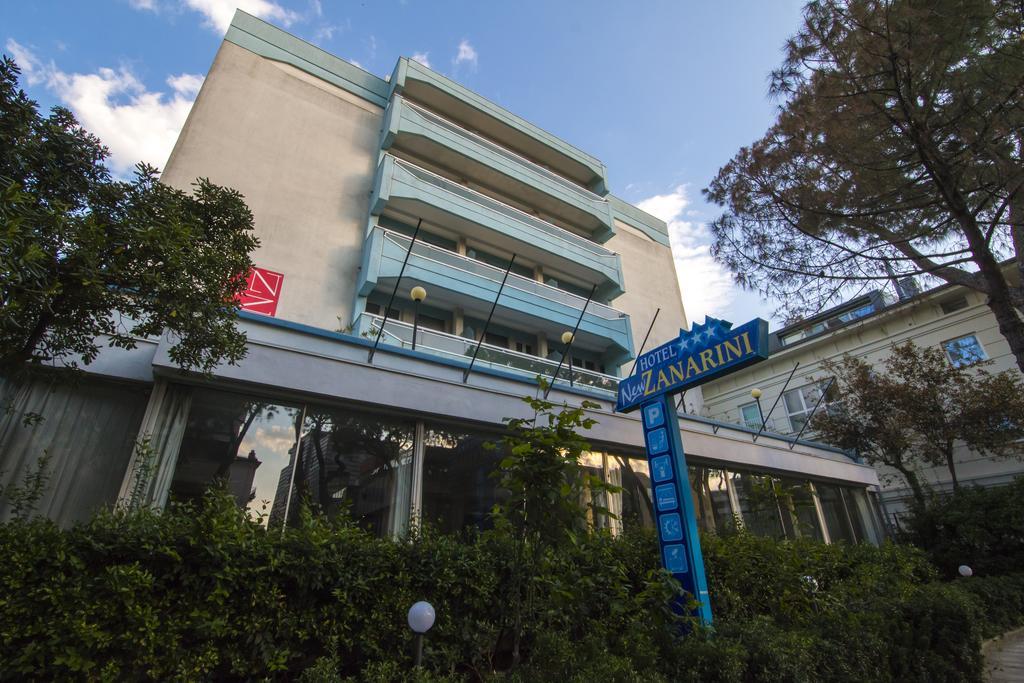 Hotel Zanarini In Centro A Riccione Kültér fotó