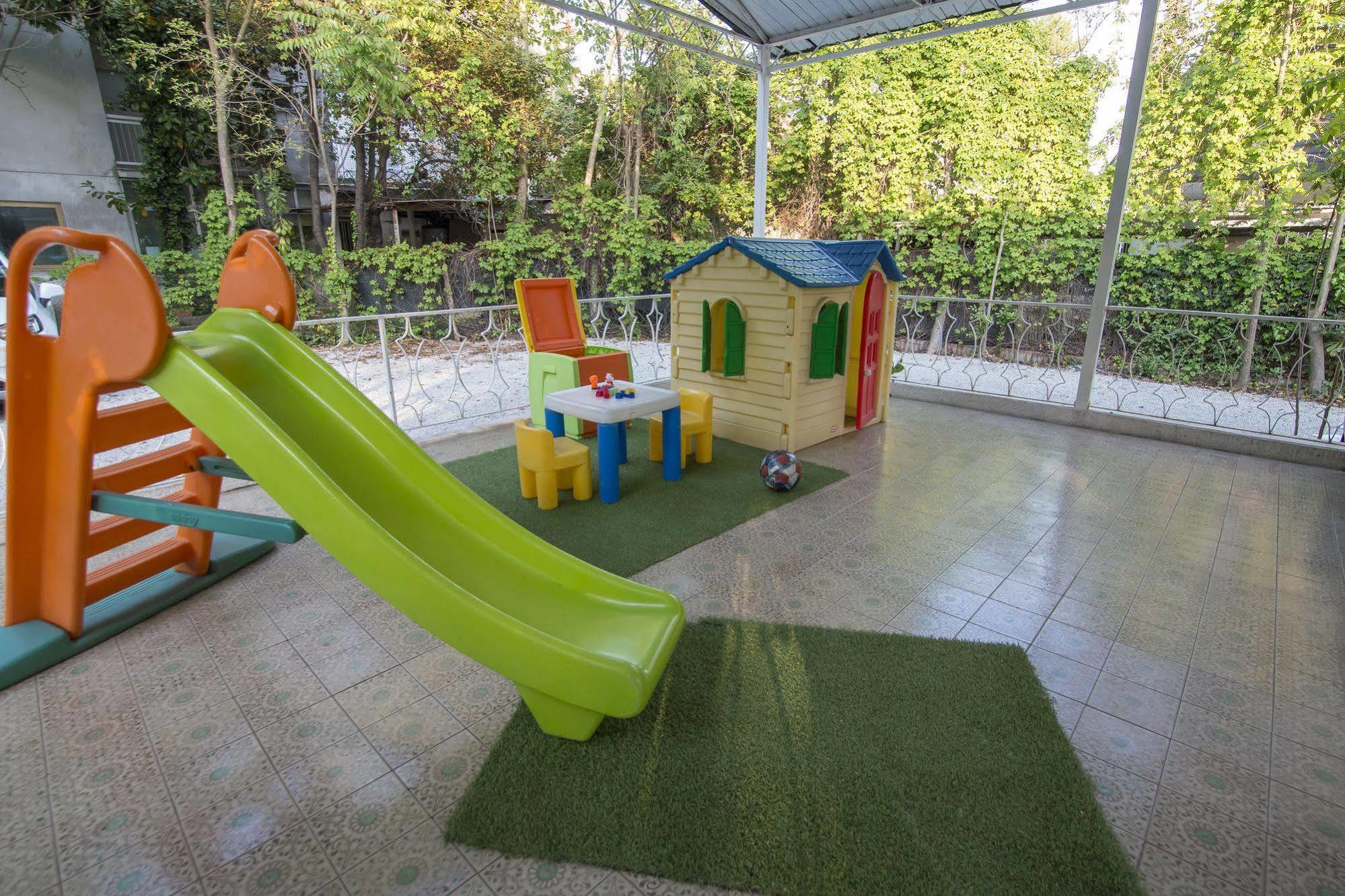 Hotel Zanarini In Centro A Riccione Kültér fotó
